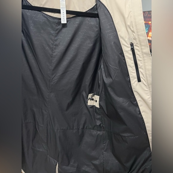 Lululemon Definitely Raining Jacket - Picture 8 of 15